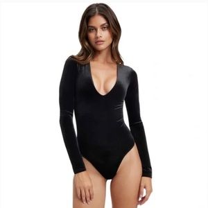 Good American Velvet V Neck Long Sleeve Bodysuit size 2 (medium)